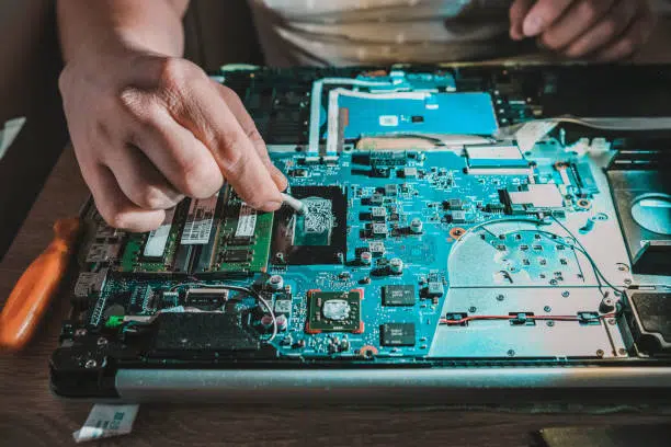 Teknisi Jasa service laptop Cipayung  profesional kami siap datang ke rumah dan kantor Anda di wilayah Anda